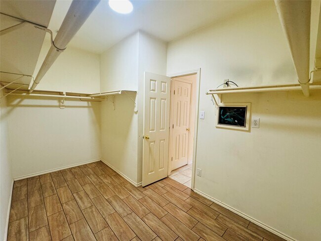 Building Photo - 931 Sierra Springs Ln