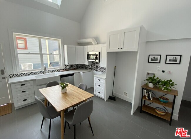 Foto del edificio - 1301 W 22nd St