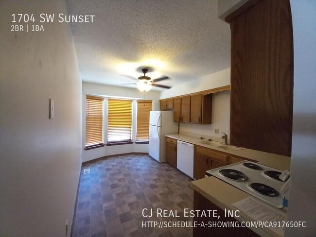 Building Photo - 1704 SW Sunset-
