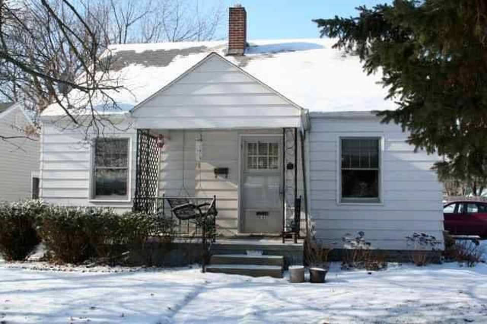 Primary Photo - 2021 N Maplewood Ave