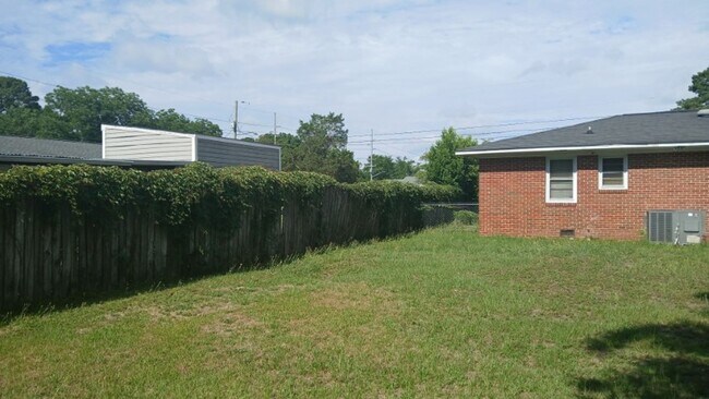 Foto del edificio - 3 Bed / 1 Bath Available in Lafayette Villiage!