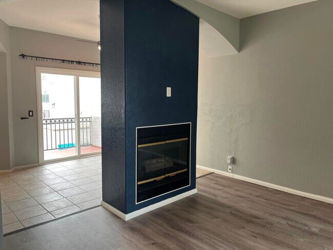 Foto del edificio - 2Bed/2.5Bath Condo Near Downtown Oceanside...