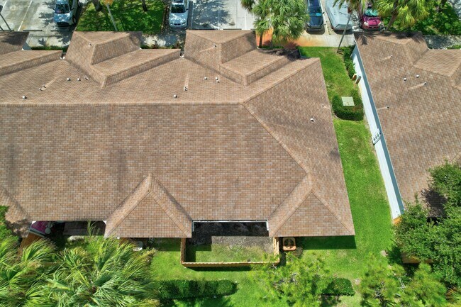 Building Photo - 9240 Roan Ln