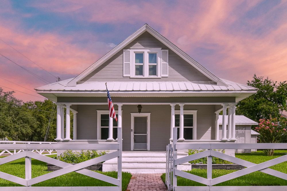 Primary Photo - Beautifully restored 4 bedroom home with f...