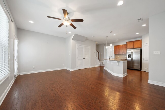 Building Photo - Durham 3 bedroom 2.5 Bath Townhouse