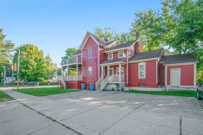 Foto del edificio - 804 Lake Dr SE