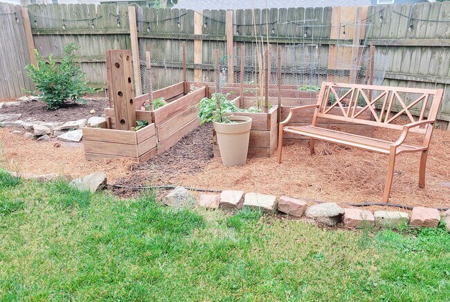 Building Photo - 5661 Marcy St