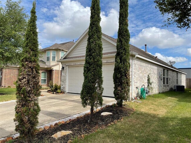 Building Photo - 11514 Dahlia Dale Dr