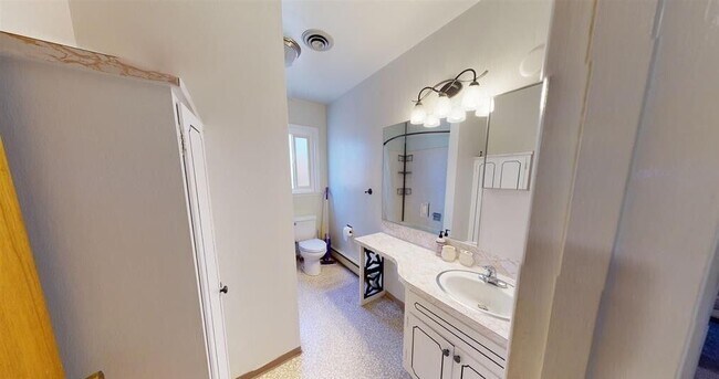 Foto del edificio - 50 Bellevue Ave