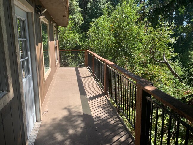 Foto del edificio - 11377 Lakeview Ave