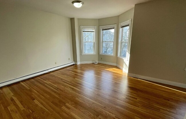 Building Photo - 164 Putnam Ave