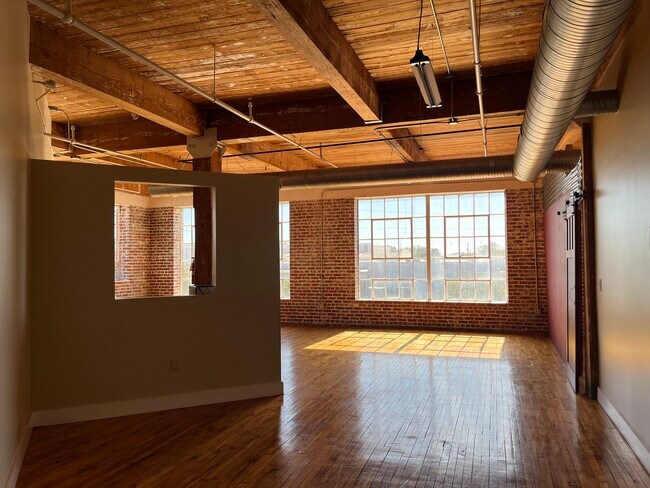 Foto del edificio - 736 Dickies Lofts