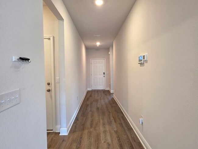 Foto del edificio - 7757 Burnside Lp