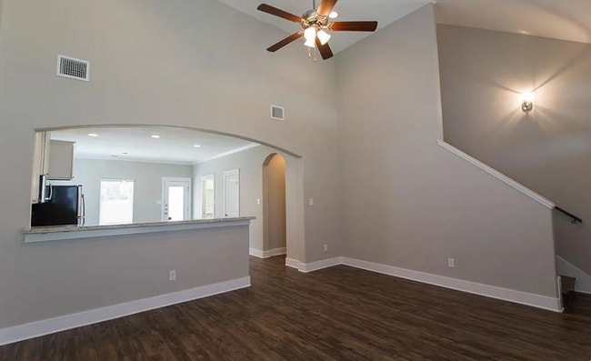Building Photo - 112 Waverly Dr