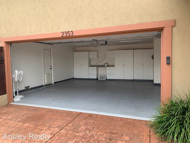 Building Photo - 3 br, 2.5 bath House - 2353 Chicago St.