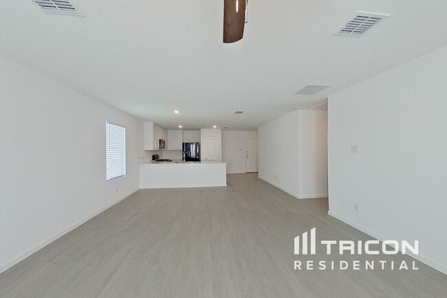 Foto del edificio - 814 Ginkgo Wy