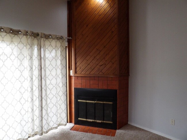 Foto del edificio - 6806 NW Willow Springs Dr