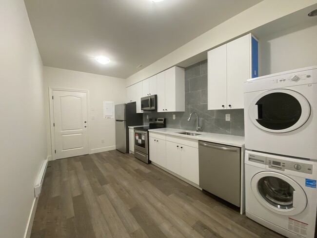 Building Photo - 15632 37 Av