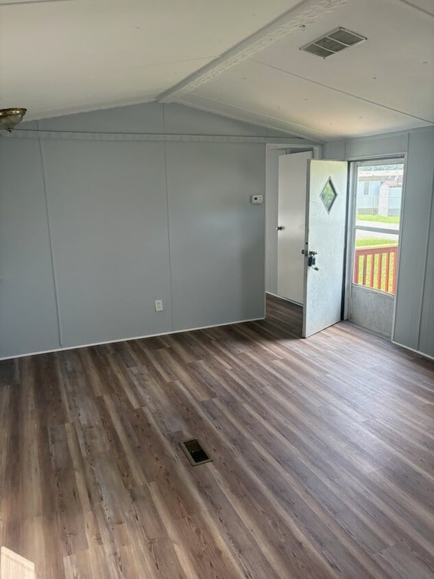 Building Photo - 150 Merritt Dr