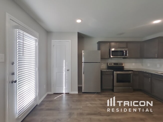 Building Photo - 2514 Henley Dr