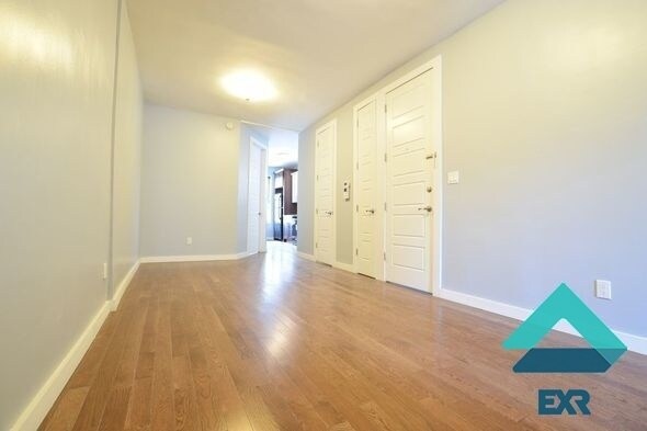 Foto del edificio - 778 Rogers Ave