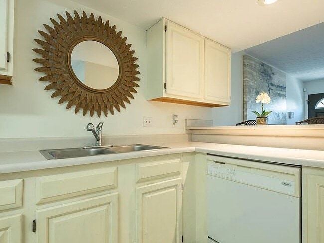 Foto del edificio - 731 E Sherwood Hills Dr