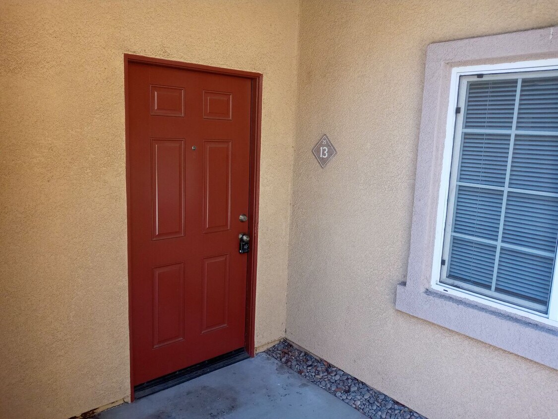 Foto principal - 41410 Juniper St