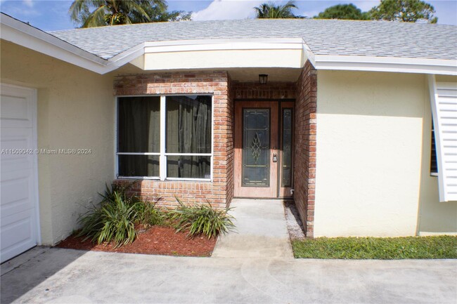 Building Photo - 5135 Beechwood Rd
