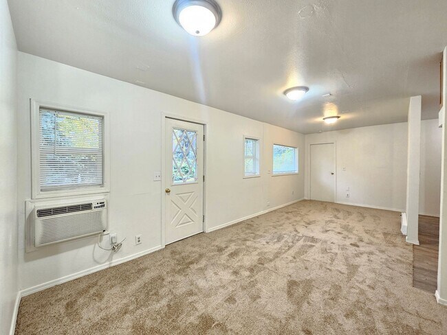 Foto del edificio - 828 E 11th Ave