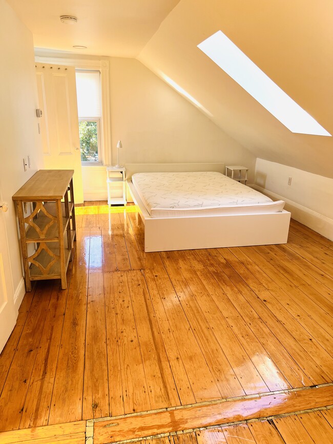 Building Photo - 9 Laurel St