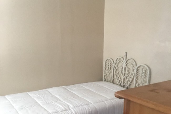 habitación 1 - 327 Meyran Ave