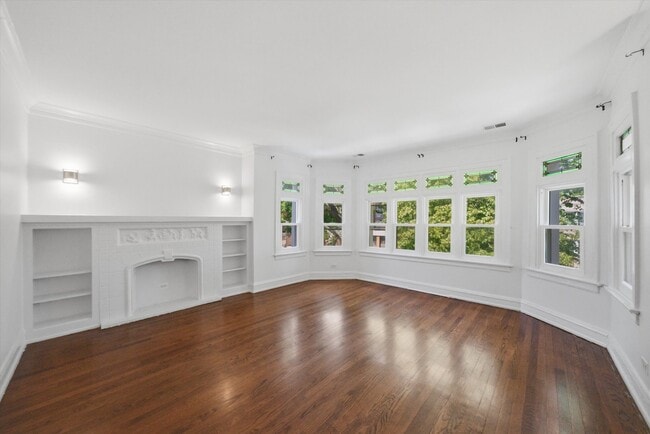 Building Photo - 2739 W Lunt Ave