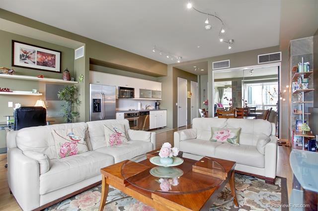 Foto del edificio - Luxe Loft Living in the Heart of Little Italy