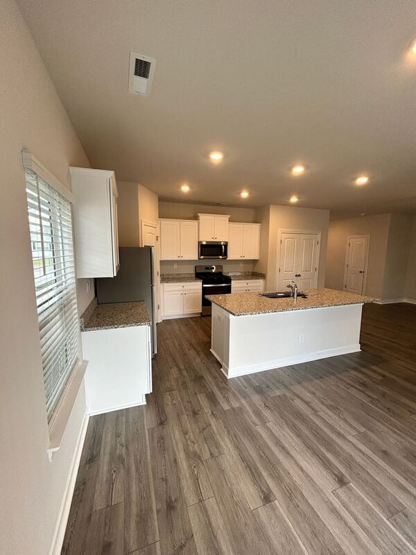 Foto del edificio - 2344 Valverde Wy