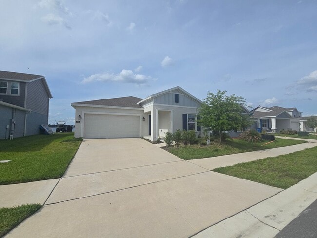 Building Photo - 3 bed 2 bath home fully furnished