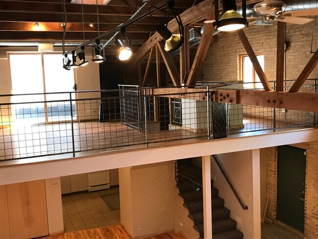 Building Photo - 2144 Ashland Ave