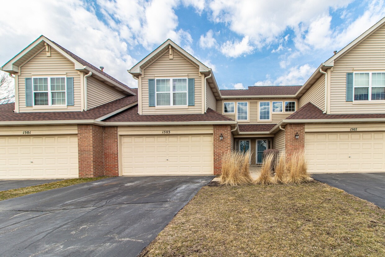 1503 S Candlestick Way, Waukegan, IL 60085 Townhome Rentals in