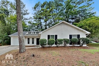 Building Photo - 3047 Brook Hollow Dr