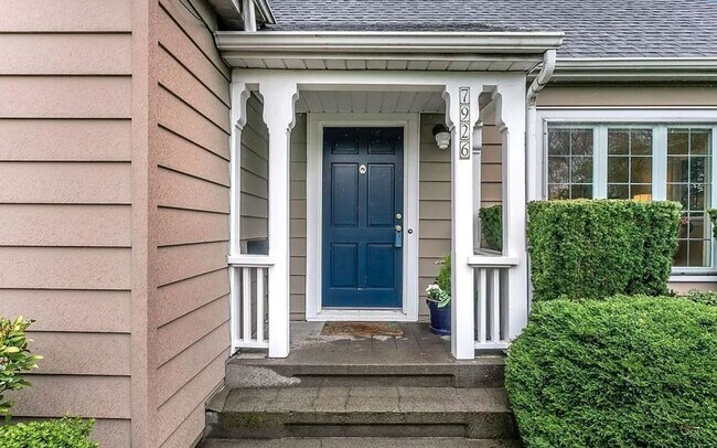 Building Photo - Seward Park Home