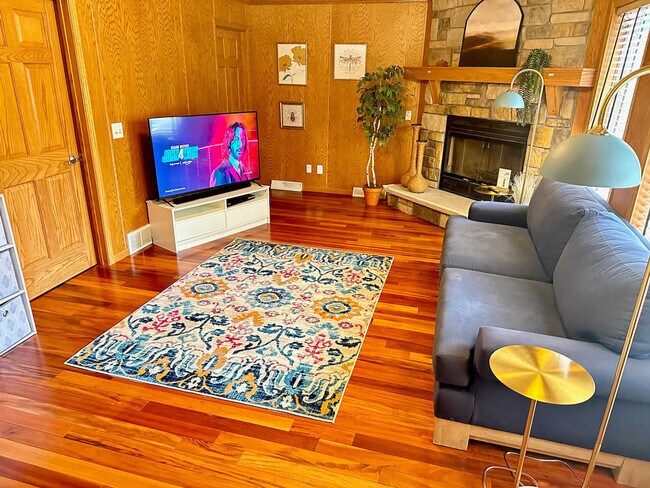 Foto del edificio - 222 Grouse Dr