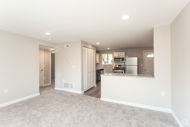 2BR, 1BA - 832 SF - The Huntley at Gahanna