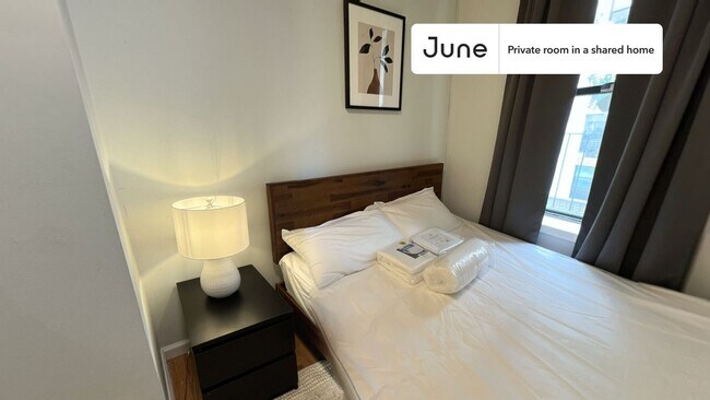 Foto del edificio - Private bedroom in 3 bed/1 bath Home