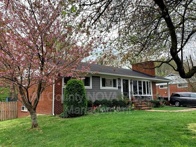 Building Photo - 6819 Dillon Ave