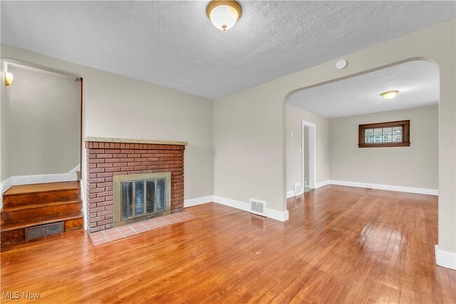 Building Photo - 221 E 266th St