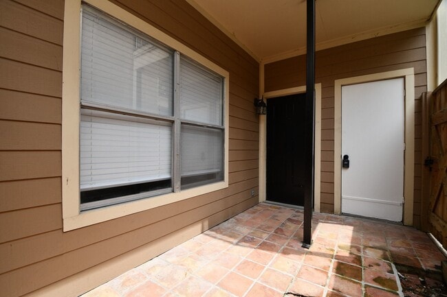Building Photo - 720 Bering Dr