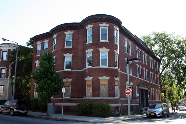 Building Photo - 4-6 Lyndhurst St