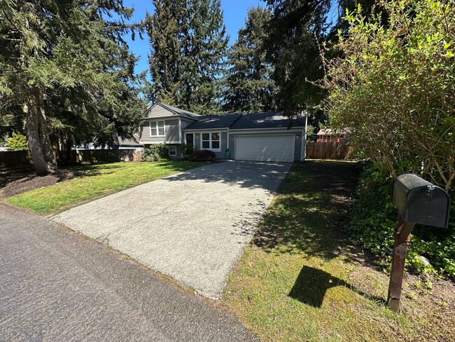 Building Photo - Charming 3 bedroom home in desirable Puyallup