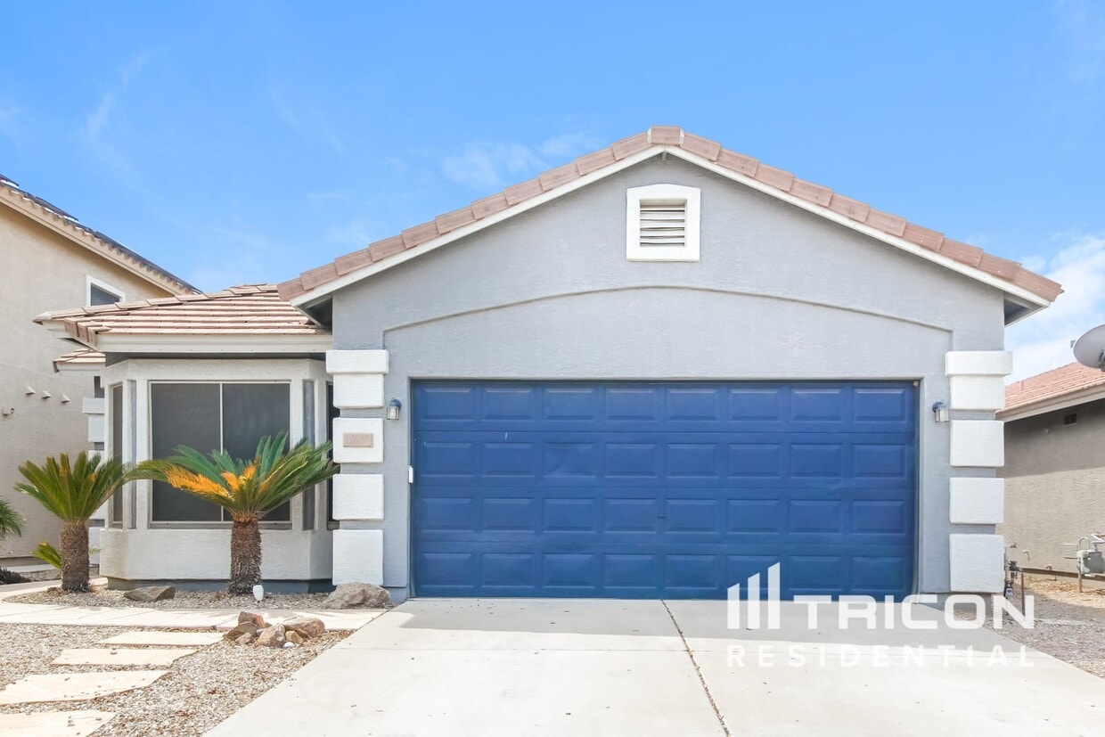 Primary Photo - 13033 W Columbine Dr