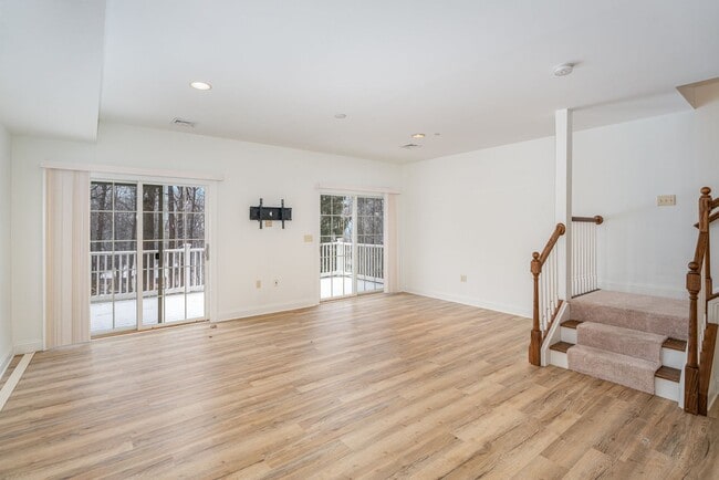 Building Photo - Introducing a charming 2-bedroom, 2.5-bath...