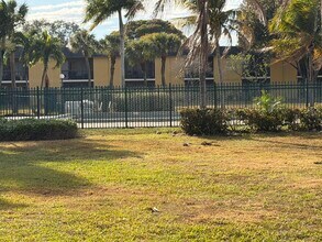 Building Photo - 410 Meadows Cir